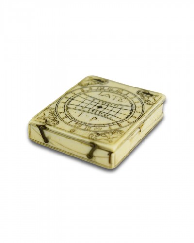 Engraved ivory pocket sundial and compass. Dieppe, 17th century. - 