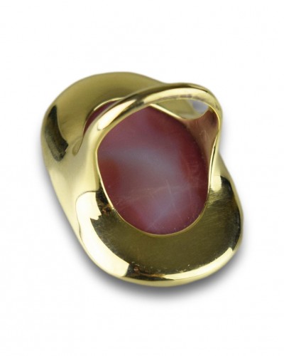 Gold ring set with an agate cameo of Venus. Italian, 18th century. - Antique Jewellery Style 