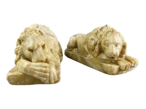 Paire de lions de Canova en albâtre, Italie XIXe siècle