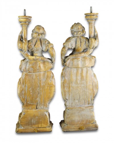 Paire de torchères en bois sculpté représentant des anges, Espagne XVIIe siècle. - Art sacré, objets religieux Style Renaissance