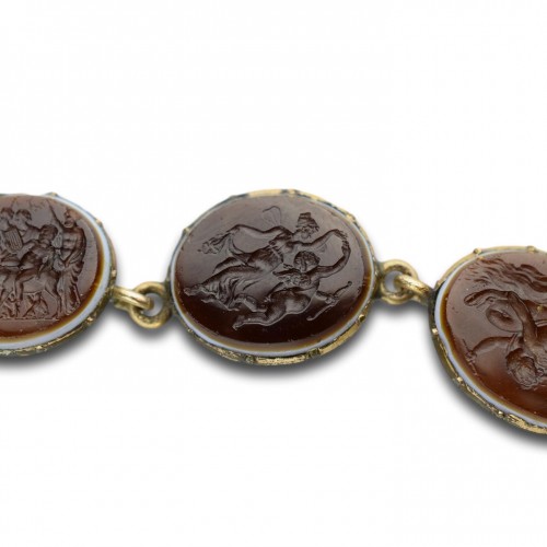 Grand tour necklace set with Tassie intaglios. Italian, early 19th century. - Antique Jewellery Style 