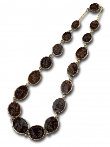  - Grand tour necklace set with Tassie intaglios. Italian, early 19th century.