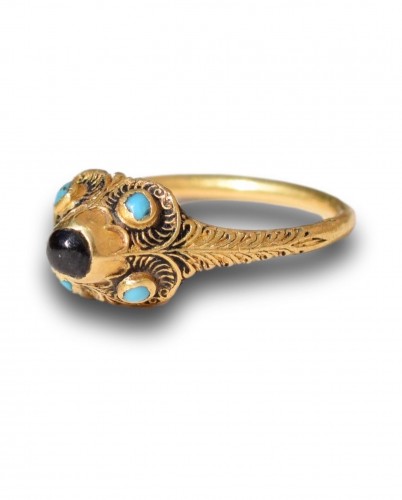 Renaissance Gold Ring With Turquoises And A Garnet. European, 16th Century. - Renaissance