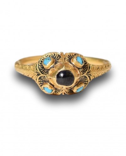 Renaissance - Renaissance Gold Ring With Turquoises And A Garnet. European, 16th Century.