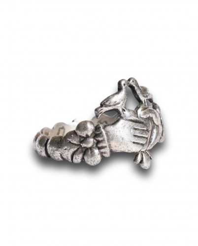 Antique Jewellery  - Silver posy fede ring with billing doves and a heart. German, 18th century