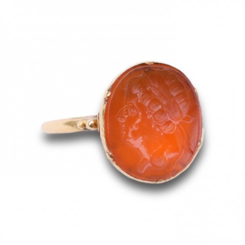 Georgian gold ring with an intaglio of a Roman Emperor. English, c.1760. - 
