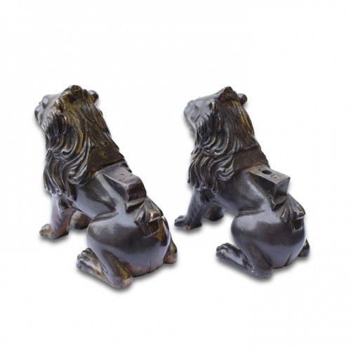 Sculpture  - Paire assortie de lions Renaissance en bronze. Italie XVIe, XVIIe siècle