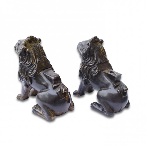 Sculpture  - Matched pair of Renaissance bronze lions. Italian, 16th, 17th century