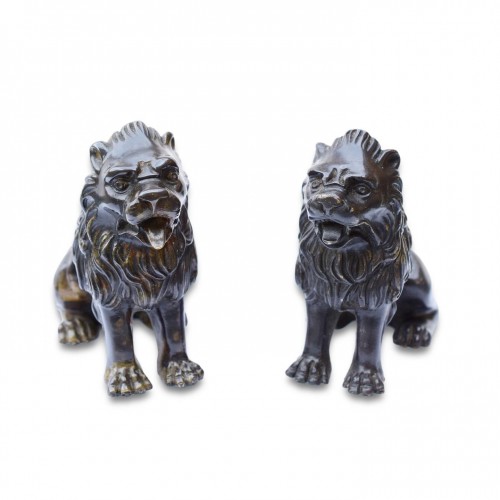 Matched pair of Renaissance bronze lions. Italian, 16th, 17th century - 