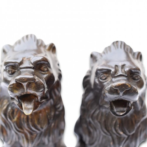 Antiquités - Matched pair of Renaissance bronze lions. Italian, 16th, 17th century