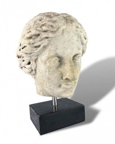Antiquités - Renaissance marble head of a noble lady. School of Fontainebleau, 16th c