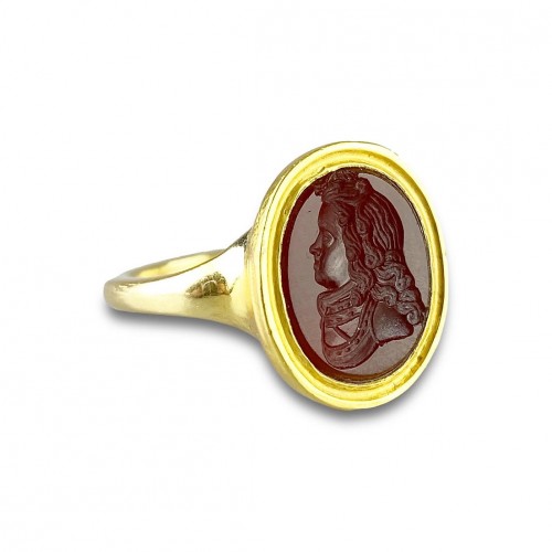 Antique Jewellery  - Ring with intaglio of Joseph I (1678-1711) - 17th century, later gold ring.