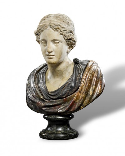  - Mixed marble and bronze bust of a woman. Italy 19th century and earlier.