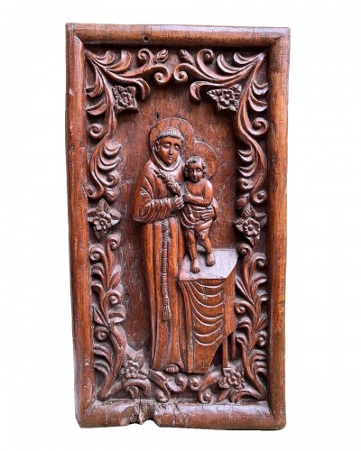 Relief en bois représentant  Saint Antoine et l'Enfant Jésus, Goa 18e siècle
