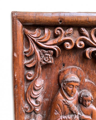 Hardwood relief with Saint Anthony and the Christ Child. Goa, 18th century. - 