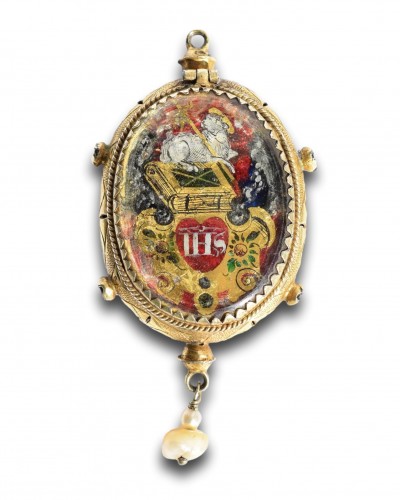 Antiquités - Silver gilt and rock crystal verre églomisé pendant. German circa 1600