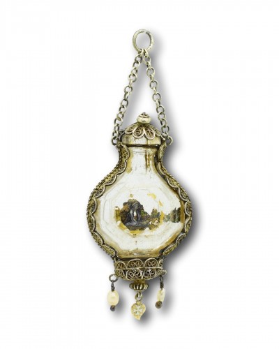 Pendentif flacon en cristal de roche monté en filigrane d'argent vermeil, Espagne 17e siècle - 