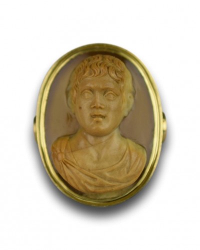 Agate cameo ring with a bust of a Julio-Claudian Prince,  Italy 18th century - 
