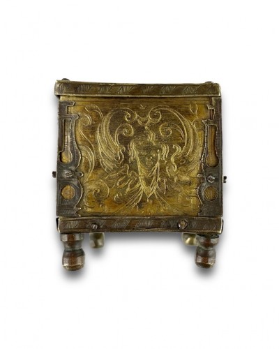 Coffret miniature Renaissance en laiton doré, Allemagne du Sud XVIIe siècle - 