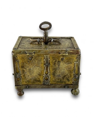 Antiquités - Coffret miniature Renaissance en laiton doré, Allemagne du Sud XVIIe siècle