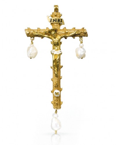 XVIe siècle et avant - Pendentif crucifix Renaissance en or et émail, Espagne fin XVIe siècle.