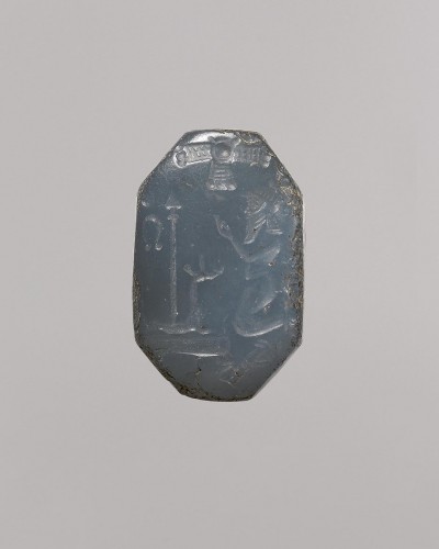  A bluish-grey chalcedony stamp seal with a cultic scene.  - 