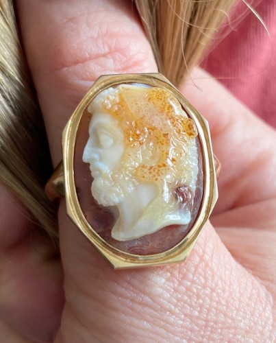 18th century - Sardonyx cameo with a profile of Hercules. Italian, late 18th century.