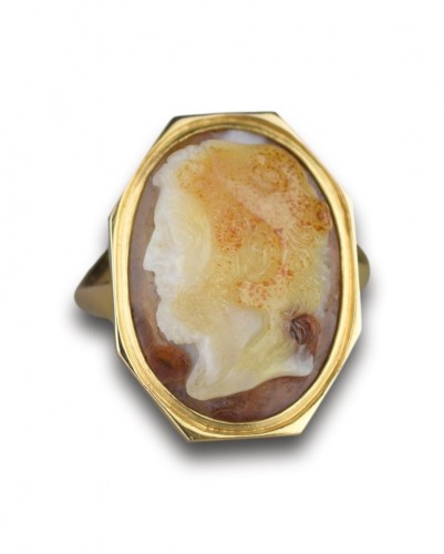 Antiquités - Sardonyx cameo with a profile of Hercules. Italian, late 18th century.