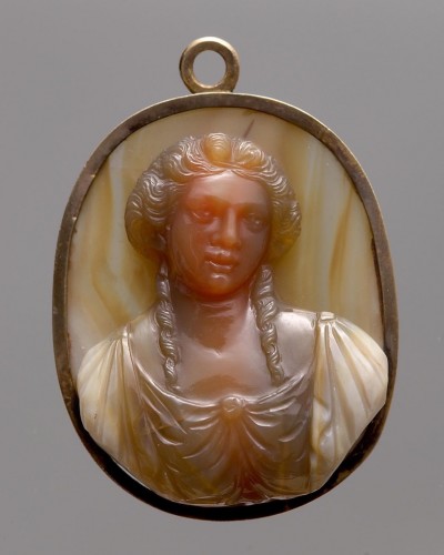 XVIIe siècle - Buste de Muse en agate serti d'une intaille romaine, Italie vers 1600