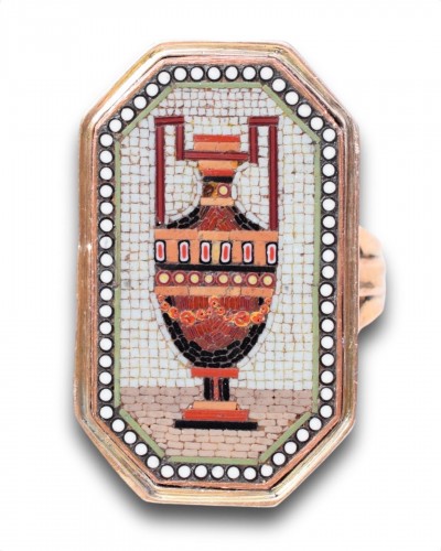 Neo-Classical micromosaic twin handled vase ring. Italian, circa. 1800. - 