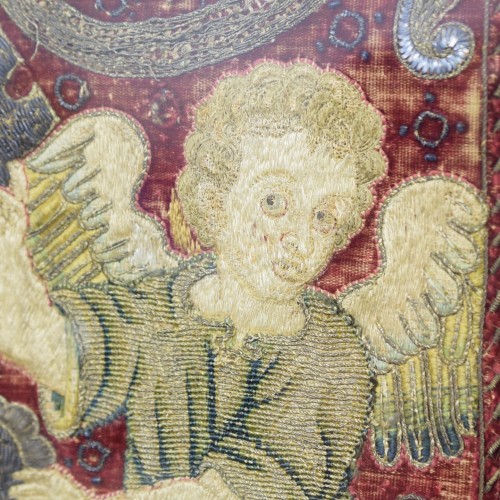 Red velvet dalmatic panel with appliqués of angels. Spanish, 16th century. - 