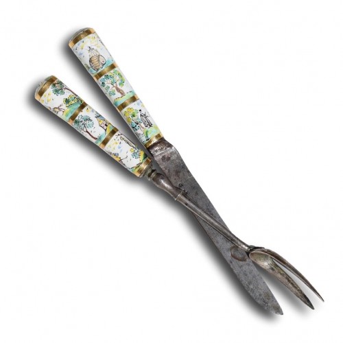  - Pair of enamel and gold travelling cutlery. Dutch 17th century