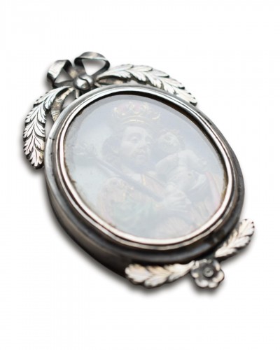 Objects of Vertu  - Pendant with a relief of Saint Joseph &amp; the Christ Child. Mexican, 18th cen