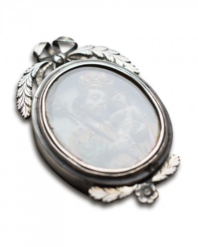 Objets de Vitrine  - Pendentif avec un relief de Saint Joseph et l'Enfant Jésus. Mexicain, XVIIIe siècle