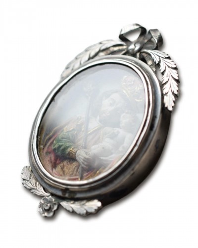 Pendant with a relief of Saint Joseph &amp; the Christ Child. Mexican, 18th cen - 