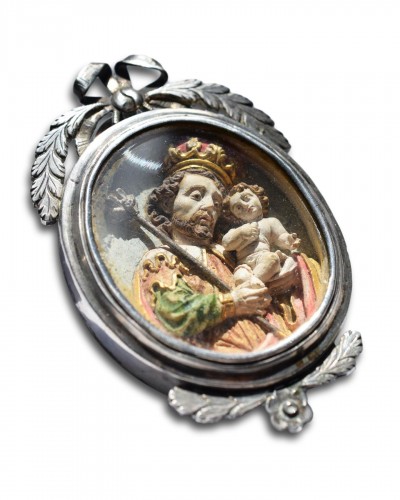 Antiquités - Pendentif avec un relief de Saint Joseph et l'Enfant Jésus. Mexicain, XVIIIe siècle