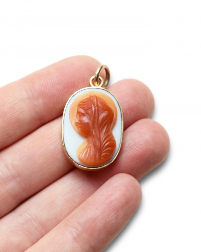Agate cameo with a profile of the Madonna. Italian, early 19th century. - Antique Jewellery Style 