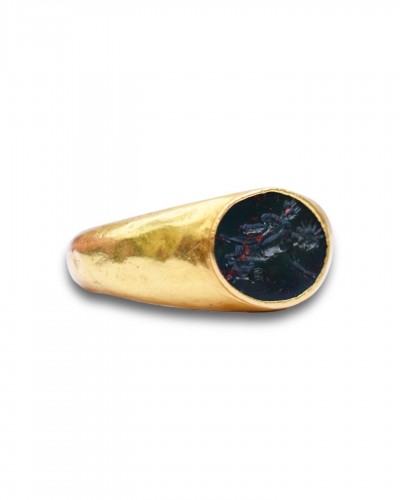 Antique Jewellery  - Roman ring with a bloodstone intaglio of Helios. Greco Roman, 2nd Century A