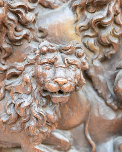 Sculpture  - Extraordinary oak relief of Daniel in the Lions Den. German, 17th century