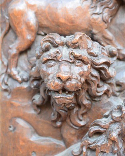 17th century - Extraordinary oak relief of Daniel in the Lions Den. German, 17th century