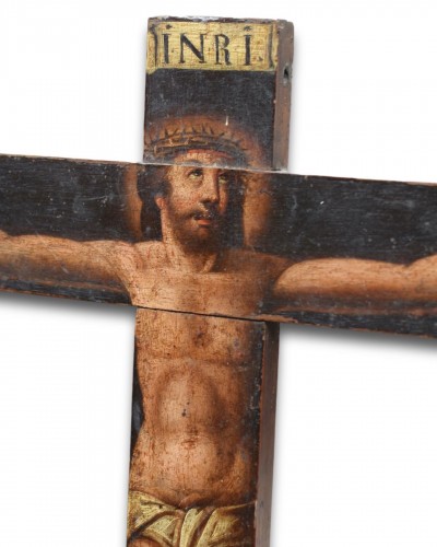 Walnut crucifix painted with the Cristo Vivo. Spain mid 17th century. - 