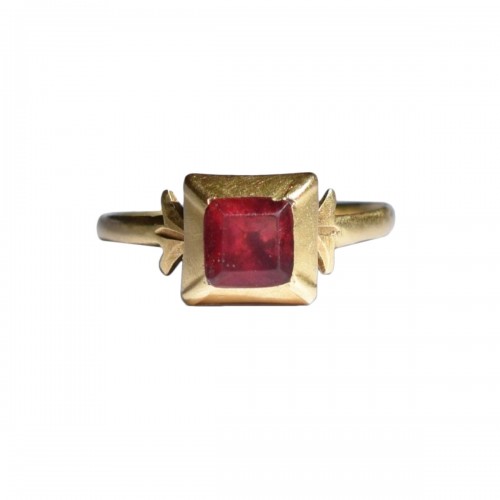 Bague en or sertie d'une pâte de verre feuilletée rouge - Italie XVIIIe siècle