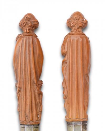 Pair of allegorical boxwood handled cutlery. Netherlandish, mid 17th centur - 