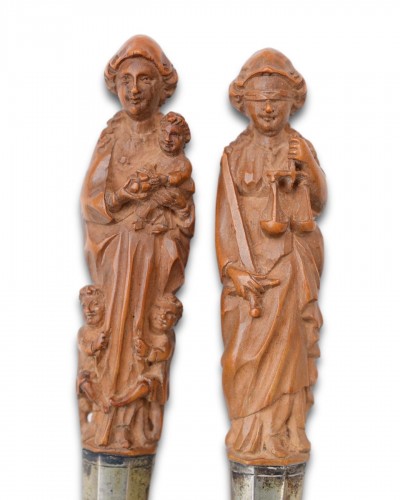 Antiquités - Pair of allegorical boxwood handled cutlery. Netherlandish, mid 17th centur