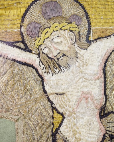  - Opus Anglicanum  Panneau d'Orphrey représentant la Crucifixion, AngleterreXVe siècle