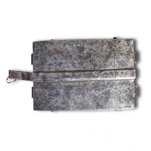 Antiquités - Coffret de messagers en fer forgé. France début du XVIIe siècle