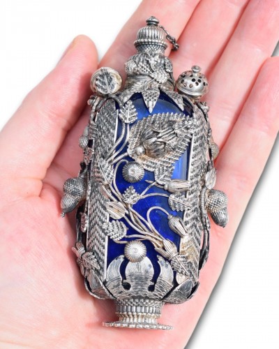 18th century - Silver mounted blue glass scent bottle. German, late 18th cen