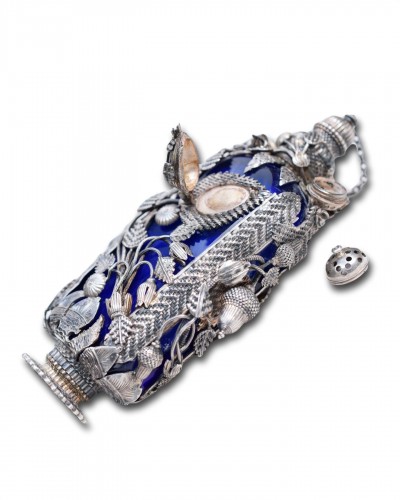 Flacon de parfum en verre bleu monté sur argent, Allemagne  fin du XVIIe siècle - 