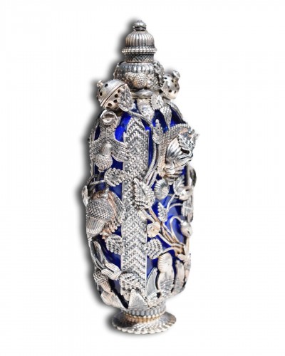 Antiquités - Silver mounted blue glass scent bottle. German, late 18th cen