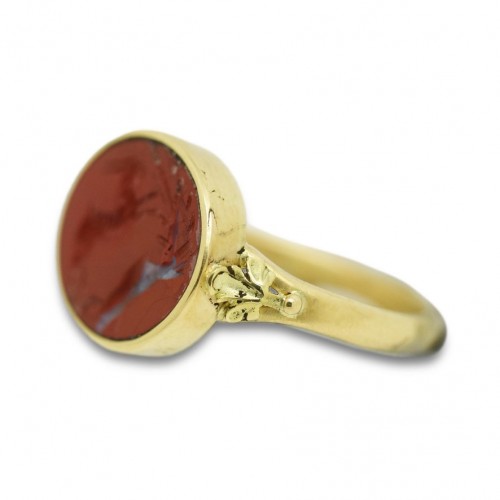 Gold Ring With A Jasper Intaglio Of A Grazing Goat. Roman, 1st - 2nd Centur - 